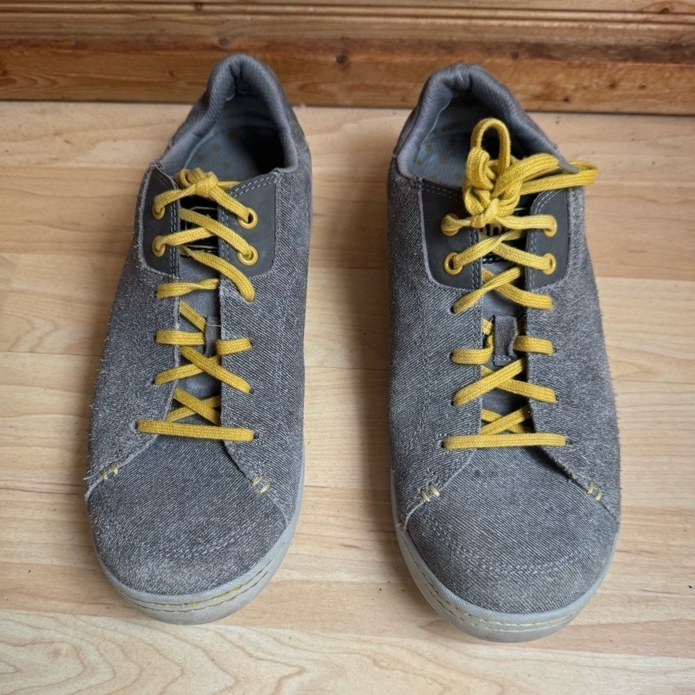 AHNU Sneakers Suede Gray Noe Textured Leather 8.5 Walking Travel Campus School